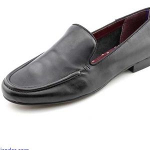 Tommy Hilfiger Black Leather Size 7.5